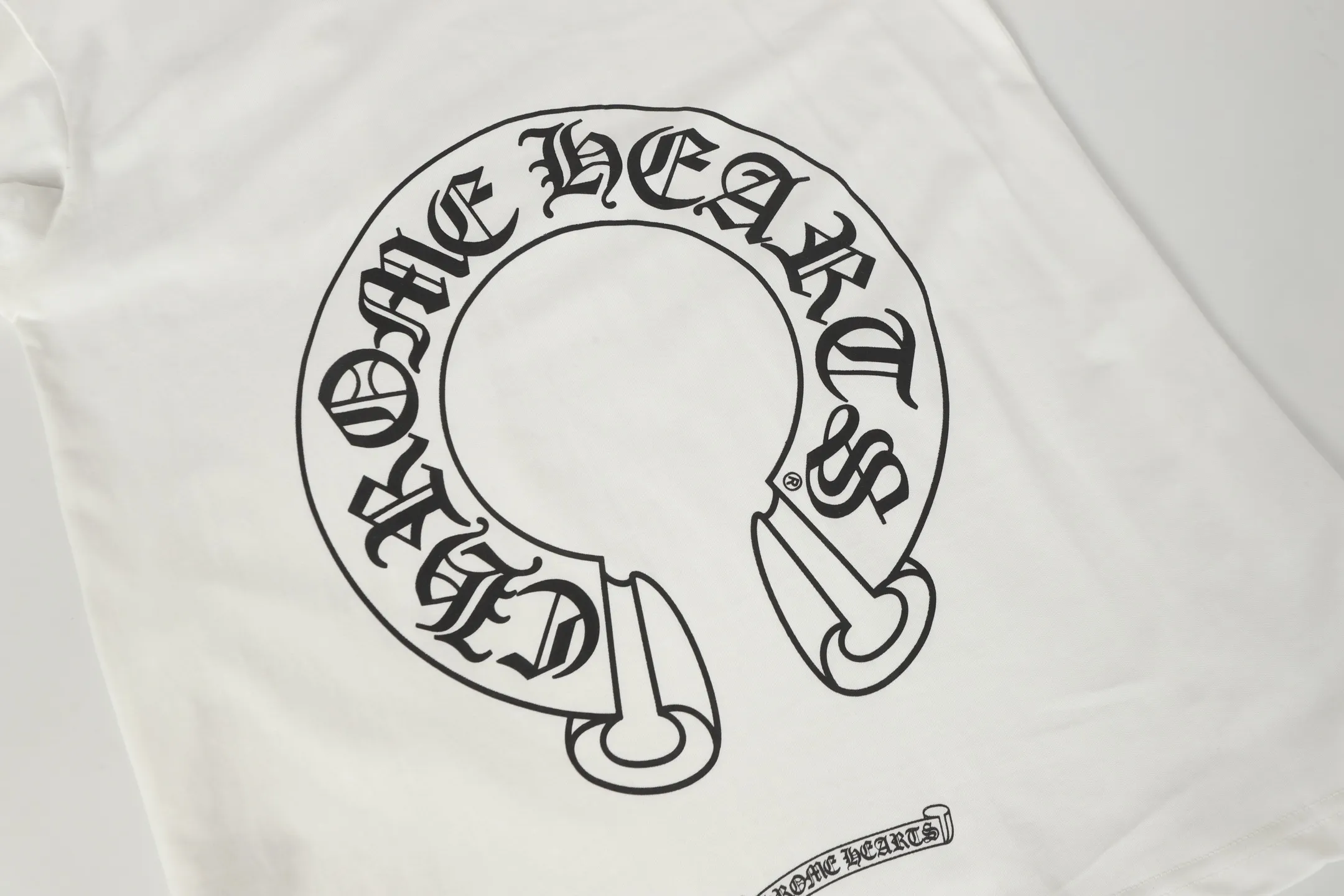 P150 cross-border model, please do not place an order if you pursue perfection -Chrome Hearts/Chrome Hearts 23ss scroll horseshoe Sanskrit printed popular long-sleeved T-shirt -High weight, high density and high quality, soft, delicate and skin-friendly wool, soft and silky to the touch, excellent warmth and skin-friendly properties -Customized weaving and dyeing, no color difference, no matter the fabric or workmanship details, beat the ordinary version on the market -Colour: black white -Size: S M L XL